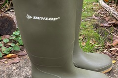 General outdoor: Green Dunlop wellies UK size 5