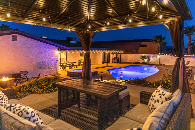 HavaSunny Stay - Pool | Spa | Game Room | Fire Pit