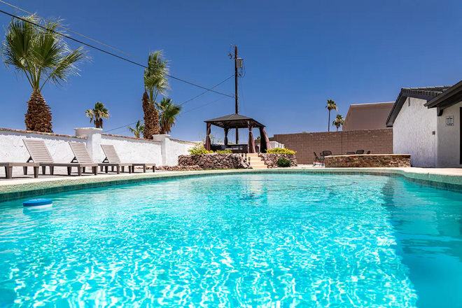 HavaSunny Stay - Pool | Spa | Game Room | Fire Pit