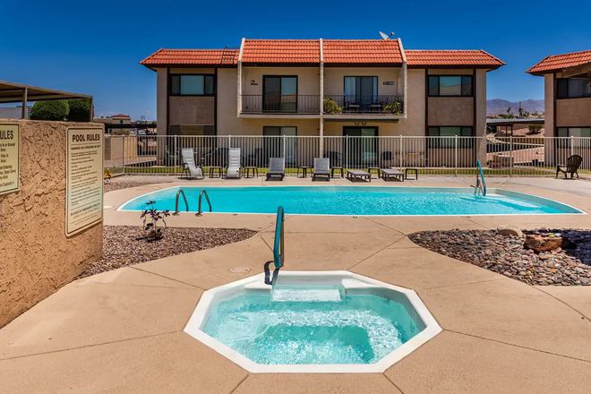 Long Stays | Lake Views | Pool | Spa | Central
