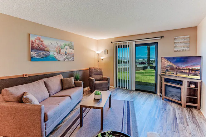 Long Stays | Lake Views | Pool | Spa | Central