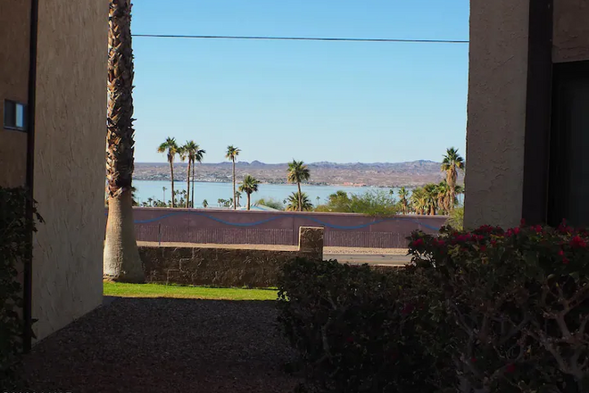 Long Stays | Lake Views | Pool | Spa | Central