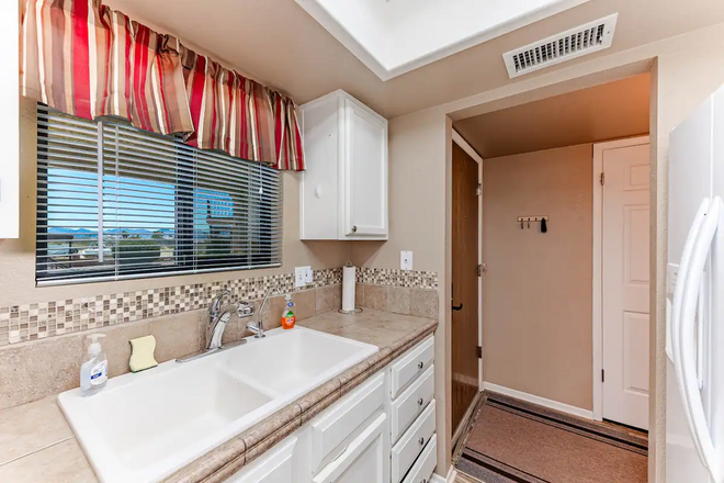 Long Stays | Lake Views | Pool | Spa | Central