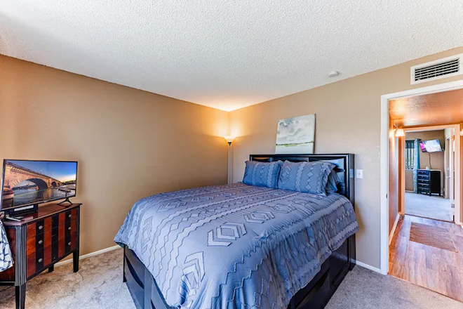 Long Stays | Lake Views | Pool | Spa | Central