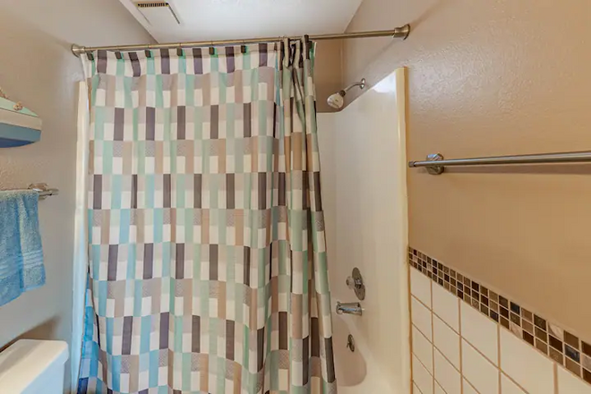 Long Stays | Lake Views | Pool | Spa | Central