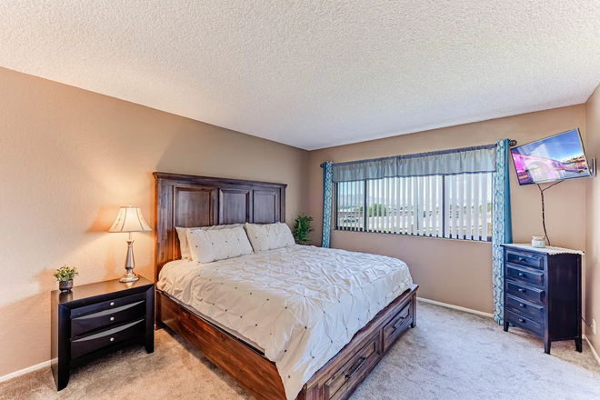 Long Stays | Lake Views | Pool | Spa | Central