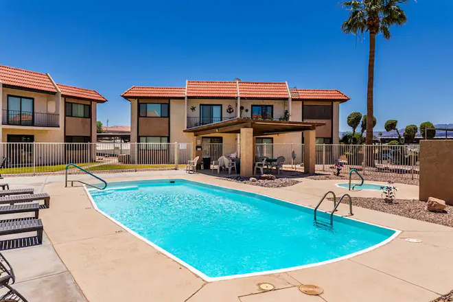 Long Stays | Lake Views | Pool | Spa | Central