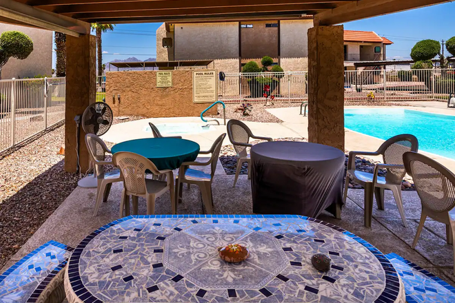 Long Stays | Lake Views | Pool | Spa | Central