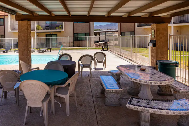 Long Stays | Lake Views | Pool | Spa | Central