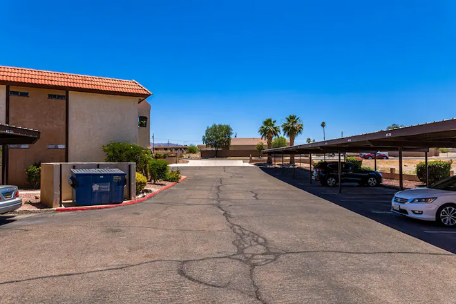 Long Stays | Lake Views | Pool | Spa | Central