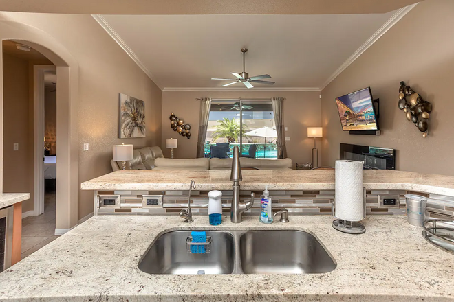 Luxury Home - Pool | Spa | 3BRM | Minutes To Lake