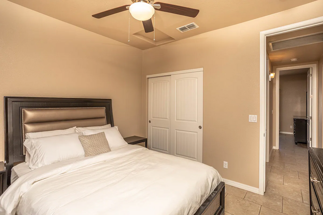 Luxury Home - Pool | Spa | 3BRM | Minutes To Lake