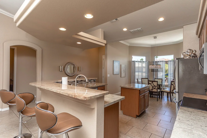 Luxury Home - Pool | Spa | 3BRM | Minutes To Lake
