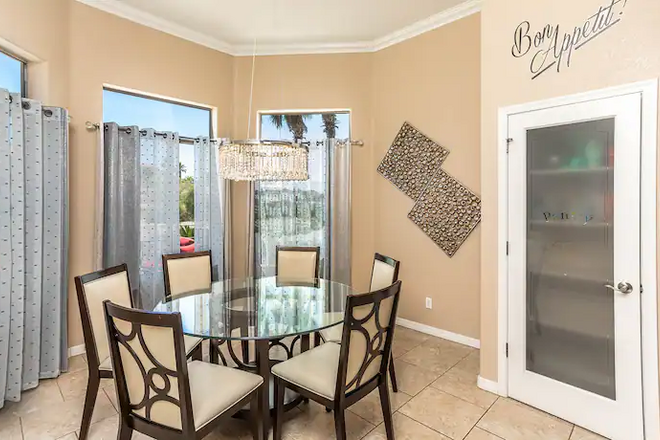 Luxury Home - Pool | Spa | 3BRM | Minutes To Lake