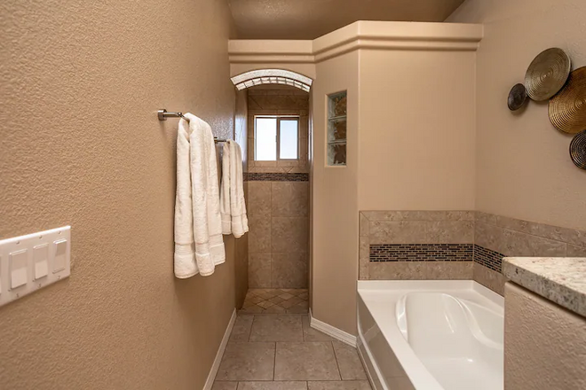 Luxury Home - Pool | Spa | 3BRM | Minutes To Lake