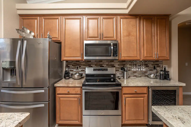 Luxury Home - Pool | Spa | 3BRM | Minutes To Lake