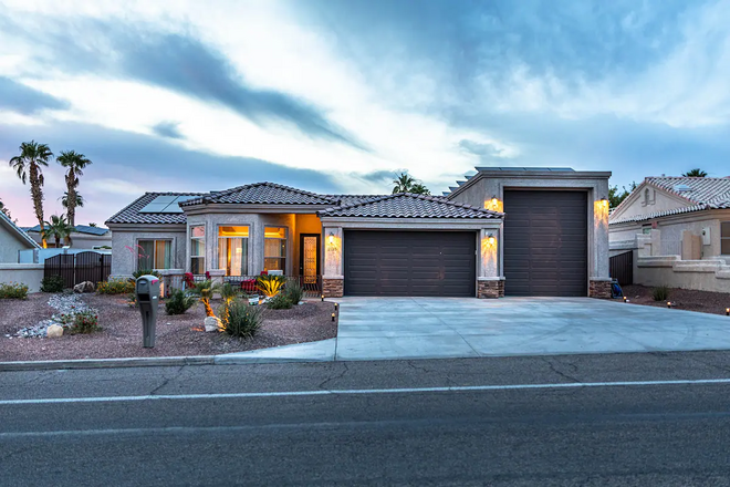 Luxury Home - Pool | Spa | 3BRM | Minutes To Lake