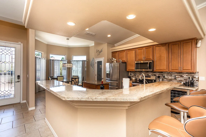 Luxury Home - Pool | Spa | 3BRM | Minutes To Lake