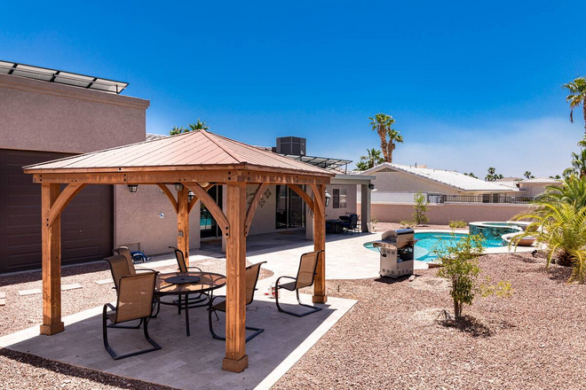 Luxury Home - Pool | Spa | 3BRM | Minutes To Lake