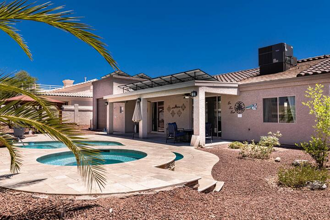 Luxury Home - Pool | Spa | 3BRM | Minutes To Lake