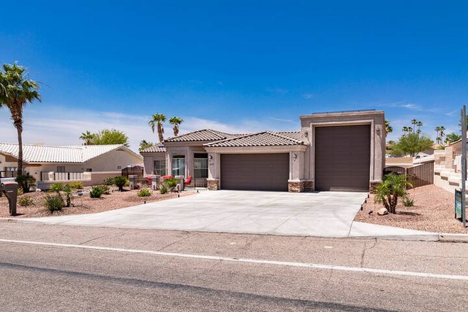 Luxury Home - Pool | Spa | 3BRM | Minutes To Lake