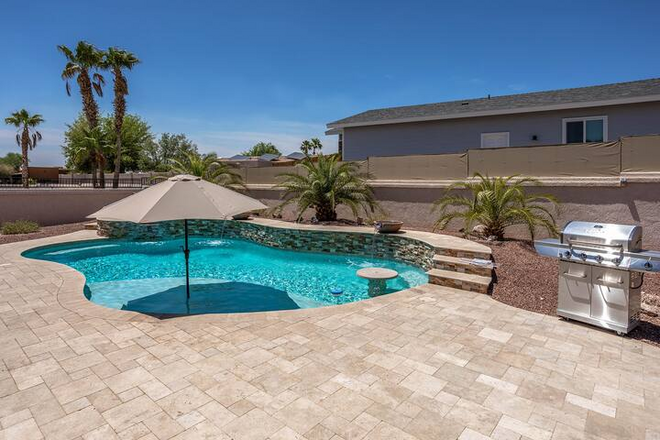 Luxury Home - Pool | Spa | 3BRM | Minutes To Lake