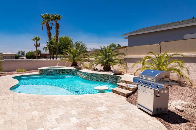 Luxury Home - Pool | Spa | 3BRM | Minutes To Lake