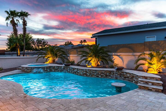 Luxury Home - Pool | Spa | 3BRM | Minutes To Lake