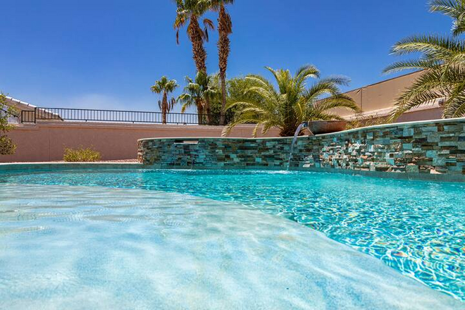 Luxury Home - Pool | Spa | 3BRM | Minutes To Lake