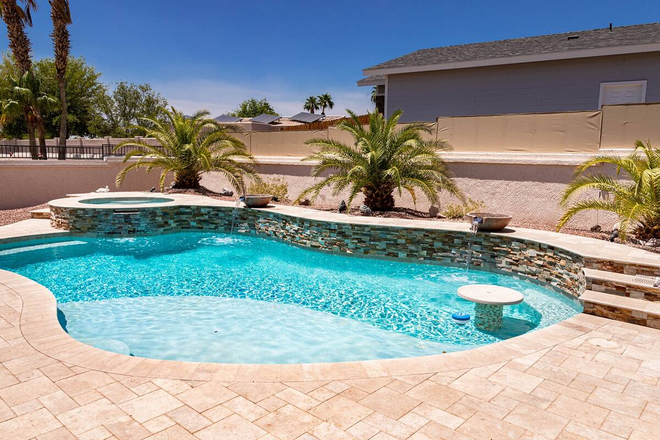 Luxury Home - Pool | Spa | 3BRM | Minutes To Lake