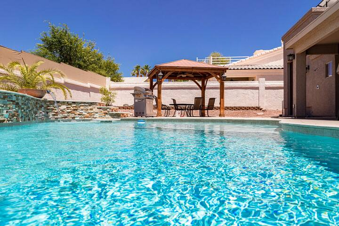 Luxury Home - Pool | Spa | 3BRM | Minutes To Lake