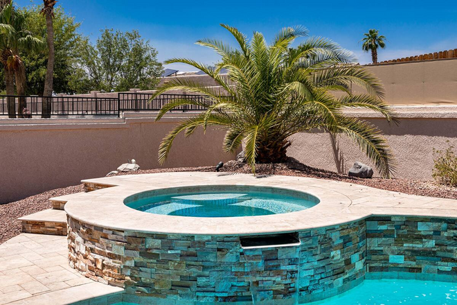 Luxury Home - Pool | Spa | 3BRM | Minutes To Lake