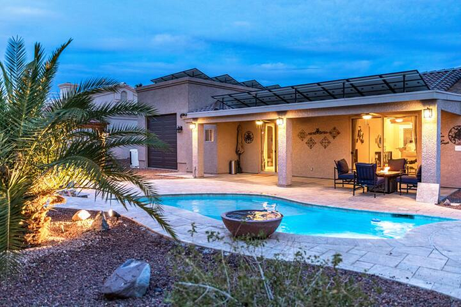 Luxury Home - Pool | Spa | 3BRM | Minutes To Lake