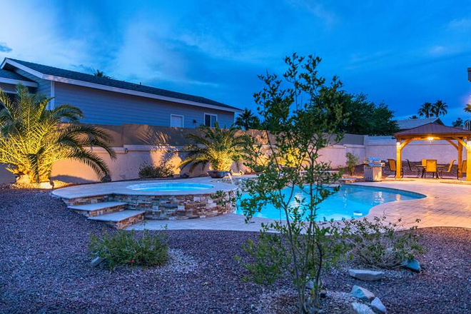 Luxury Home - Pool | Spa | 3BRM | Minutes To Lake