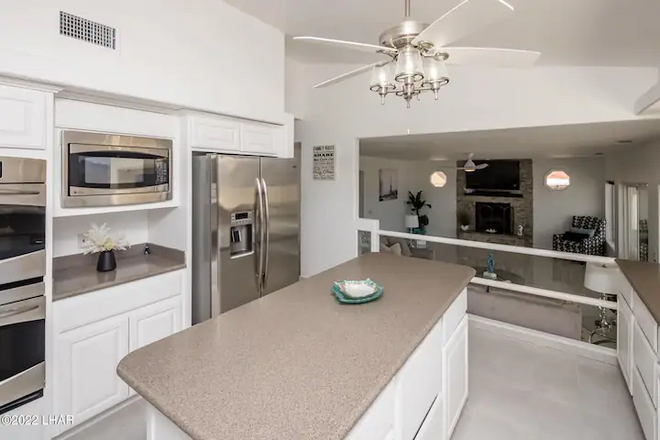 LakeView | Minute From New Launch | Pool/Spa | Fun