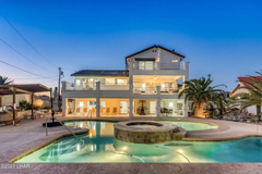 Renting out per night.: LakeView | Minute From New Launch | Pool/Spa | Fun
