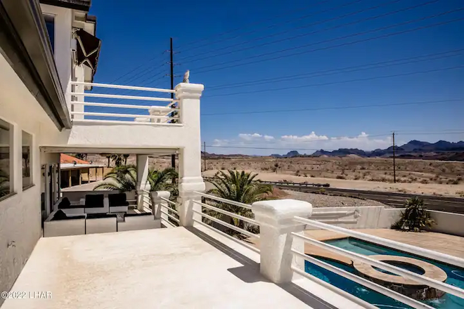 LakeView | Minute From New Launch | Pool/Spa | Fun