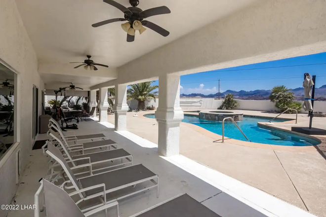 LakeView | Minute From New Launch | Pool/Spa | Fun