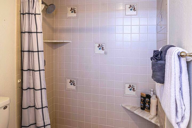 Cheerful Pool Home | 10Min To Lake | Clean | Cozy