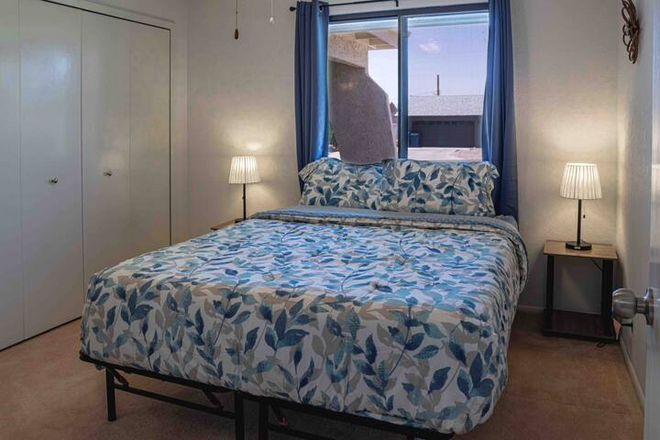Cheerful Pool Home | 10Min To Lake | Clean | Cozy