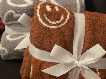 Comprar ahora: 3 XLarge Soft and Cozy Throw Blankets NWT