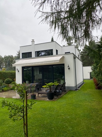 Wassergrundstück mit Villa