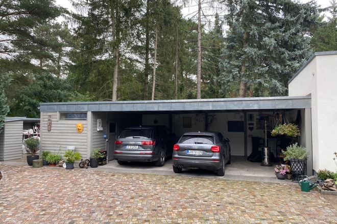 Wassergrundstück mit Villa