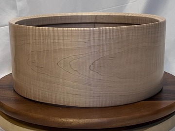 Selling with online payment: Famous Steam-bent, single-ply curly maple shell 6" x14" 