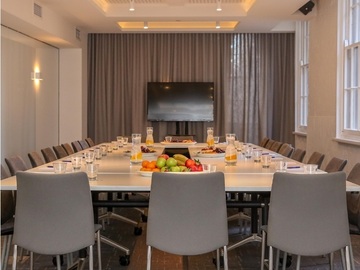Book a meeting: Private Boardroom in the heart of Sydney CBD