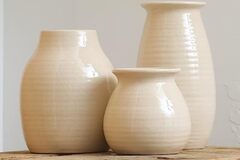 Comprar ahora: Fortivo Set of 3 Rustic White Beige Vases -Pallet Deal