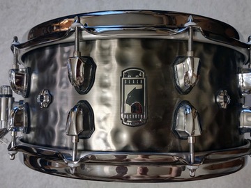 Selling with online payment: MAPEX Black Panther Persuader 14x6.5" Hammered Brass Snare Drum