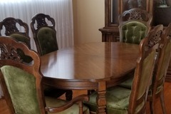Individual Seller: Dining Room Set with Hutch