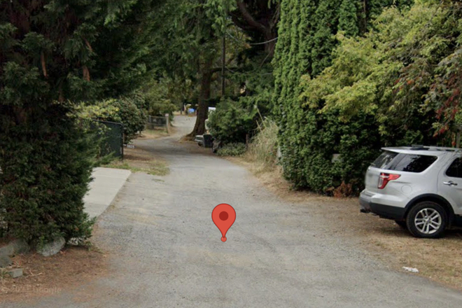 Seattle WA, Convenient Parking In Lake City Neighborhood. 