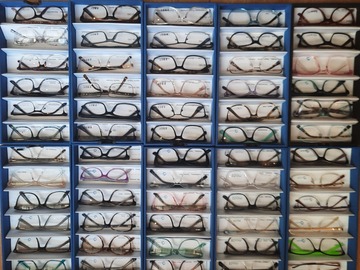 Selling with online payment: Retiring optician -Modern bulk frame sale
